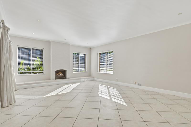 4 Bedroom Property for Sale in Wynberg Upper Western Cape